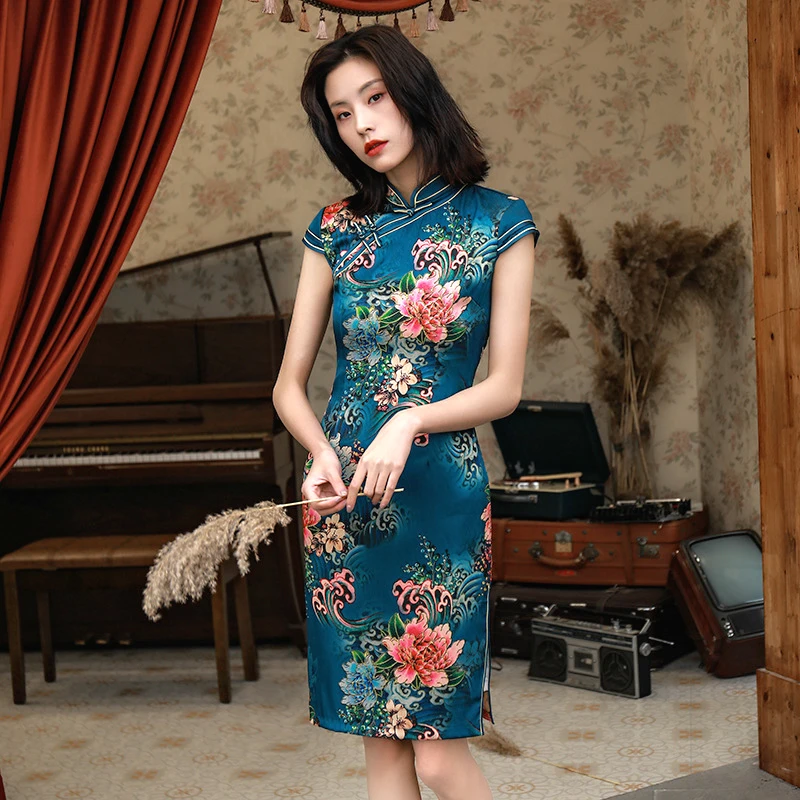 Sheng Coco 2020. Gadam Ķīnas Zīda Kleita Retro Drukāt Ziedi Ceļa Cheongsam Plus Izmērs 4XL Īsām Piedurknēm Sexy Qipao Dāmas Vestidos