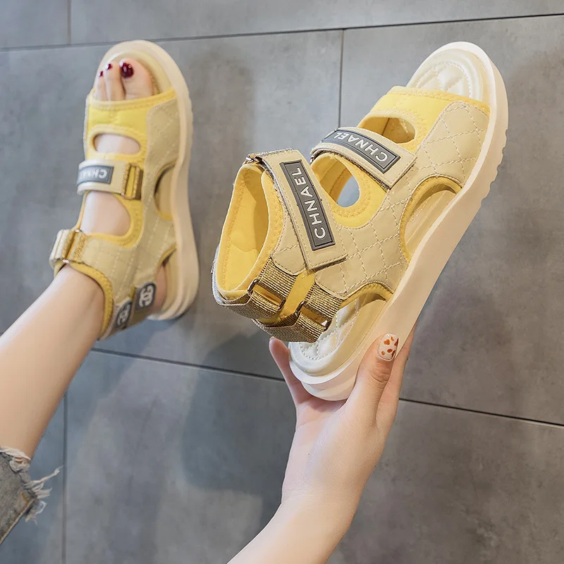 Atpūtas sporta stila mazo smaržas sandales sieviešu 2021. gada vasarā jauns sieviešu apavu krāsu saskaņošanas dobi Romiešu apavi