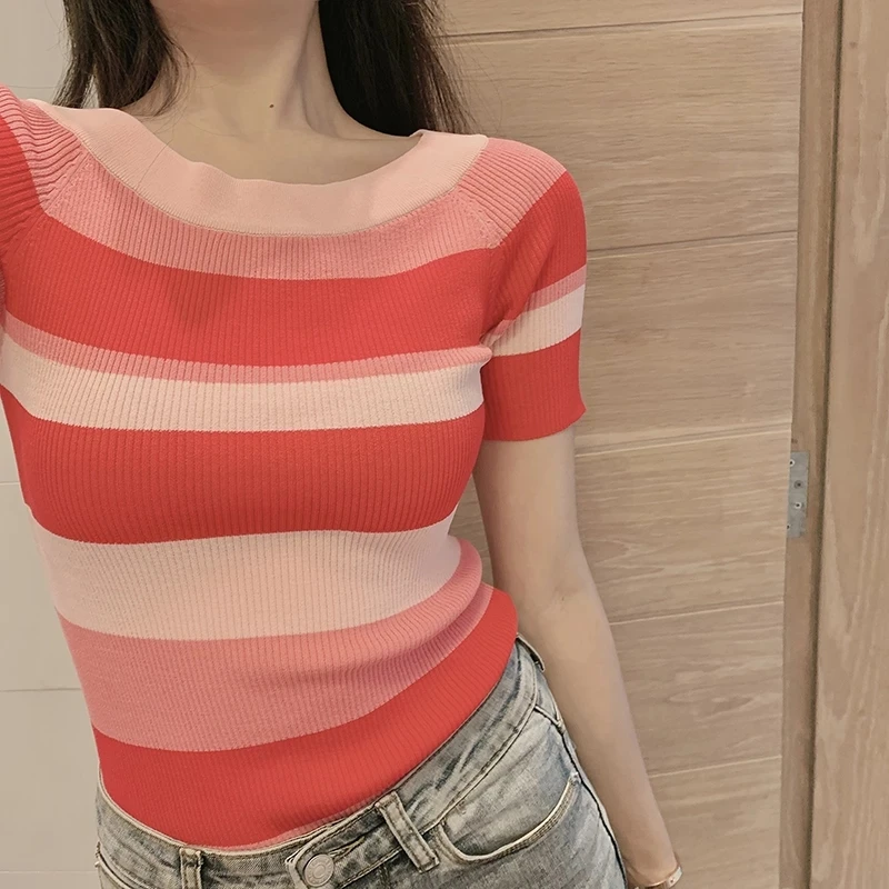 Ir 2021. vasarā jaunu varavīksnes strīpas korejiešu stilā sexy pie pleca sieviešu topi trikotāžas t krekli, sieviešu t-veida krekls femme (R11070)