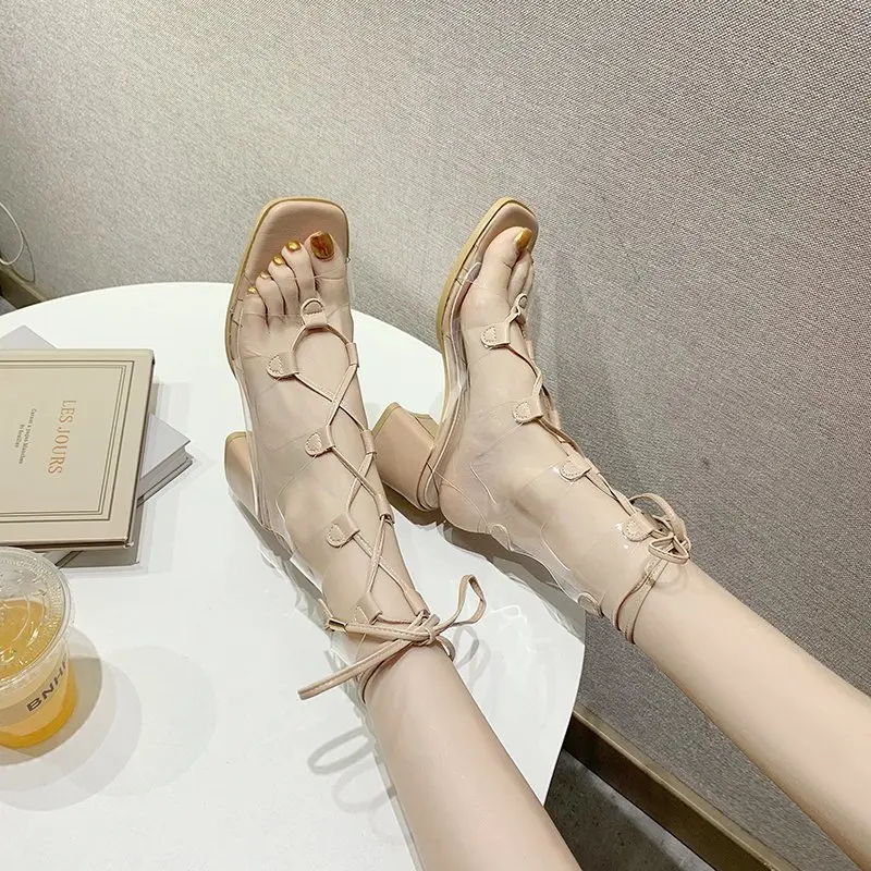 Sandales sieviešu 2020 jaunu modernu vasaras savvaļas modes neto sarkanas sandales caurspīdīga, bieza, augstpapēžu Romiešu apavi