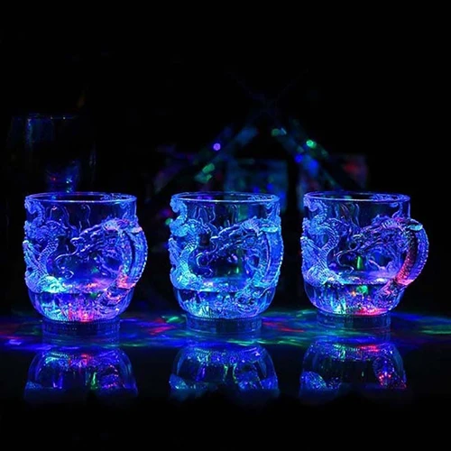 LED Flashing Krāsa mainās Ūdens Aktivizēta, iedegas Pūķis Alus Viskijs Cup Krūze Jaunas