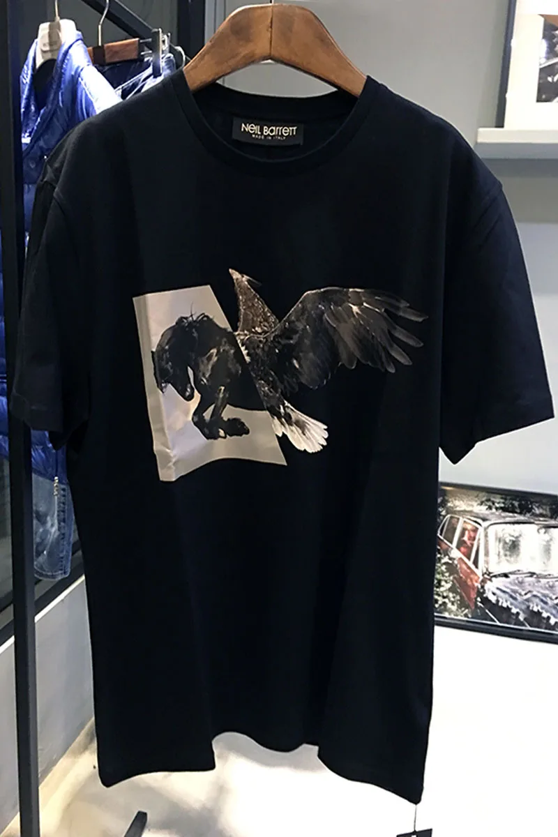 2020. gada Vasarā Jaunu Īsām Piedurknēm Neil Barrett Ērglis Pegasus Modelis Izšūšanas Anotācija Drukāt Vīriešu Īsām Piedurknēm T-Krekls