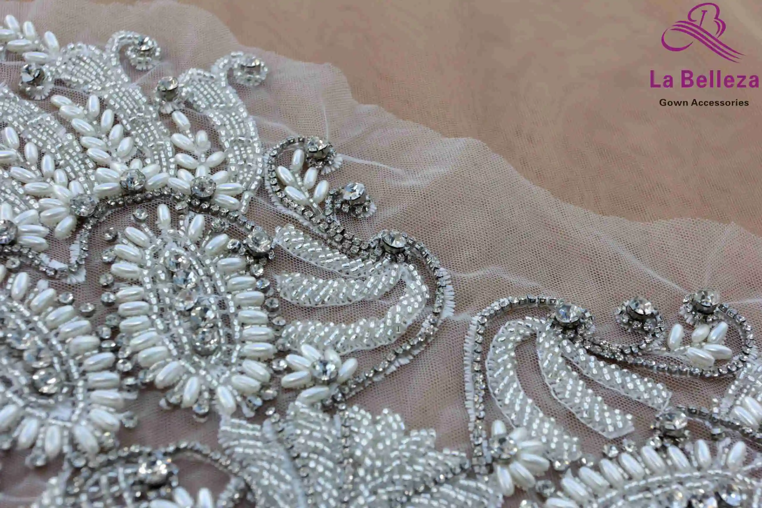 Balts liels modelis ar smago krelles aplikācijas patchcrystal Rhinestone plāksteris kāzu kleitu Piederumi