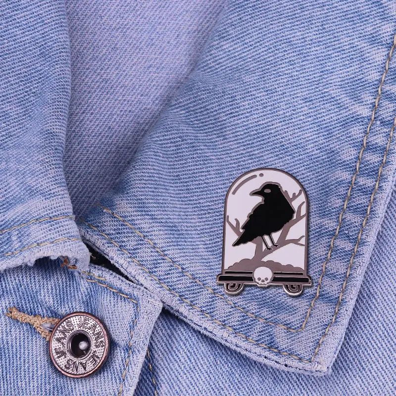 Melns Krauklis Vārna Putnu Galvaskauss Pilskalns Kapa piemineklis Emaljas Pin Gothic Halloween Žetons broša