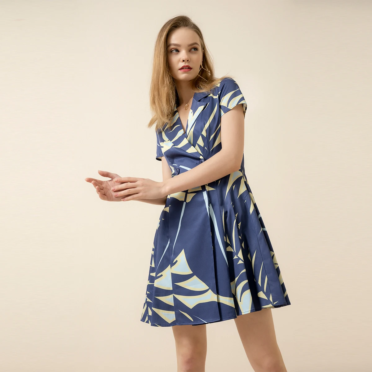 Sieviešu 2021. gada Vasaras Modes Lapu Printed Kleita Viduklis Modes Atloks Pogu Dāmas Īsi Svārki
