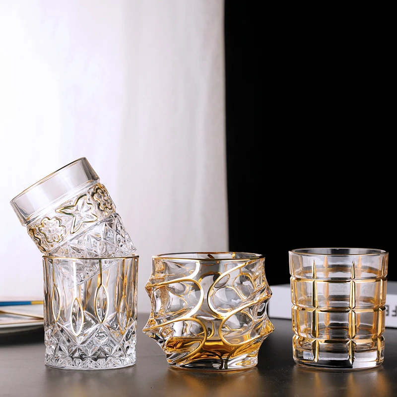 Klasiskās bieza kristāla siluets zelta luksusa viskijs, tumbler vecās modes verre viskija glāzi, Sivas, degvīna, stikls